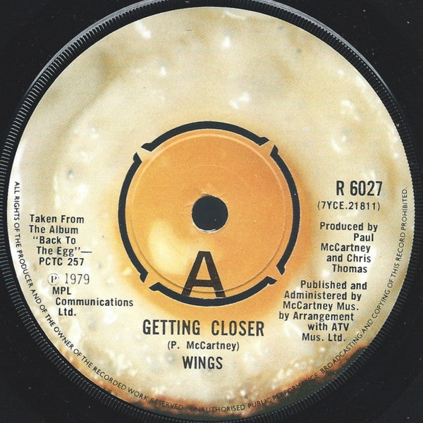 Wings (2) : Getting Closer / Baby's Request (7", Single)