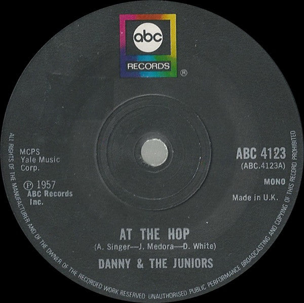 Danny & The Juniors : At The Hop (7", Mono, Bla)